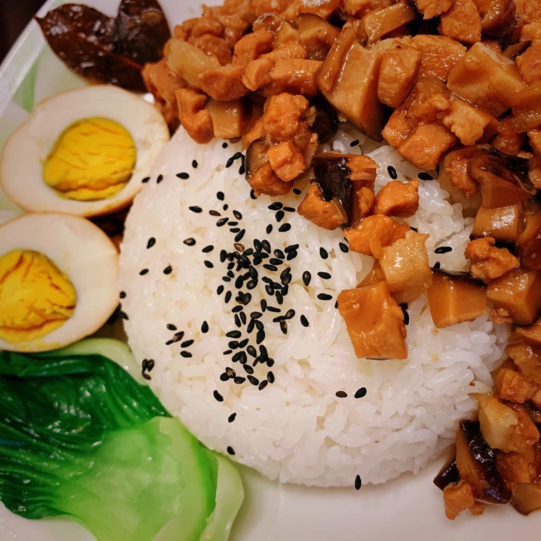 鲜香味道，意犹未尽，这是一盘让孩子舔屏的饭哟！————销魂卤肉饭