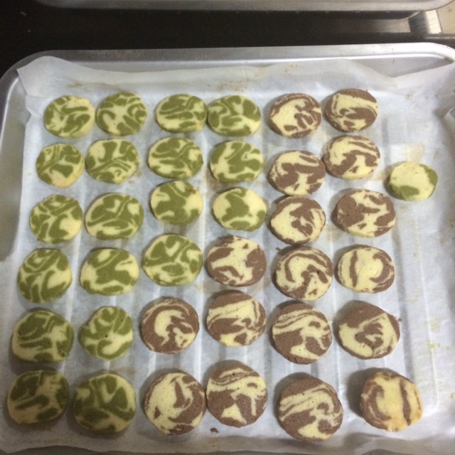 双色大理石纹饼干制作方法（花纹整形详细图解版）