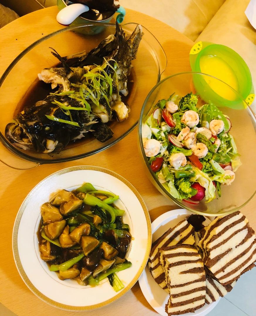 堂妈小厨—藜麦虾仁沙拉