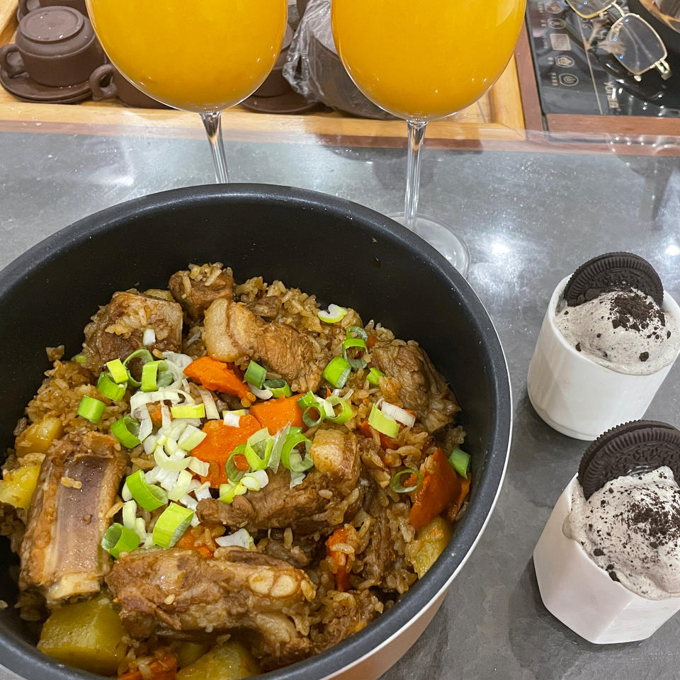 【排骨焖饭】