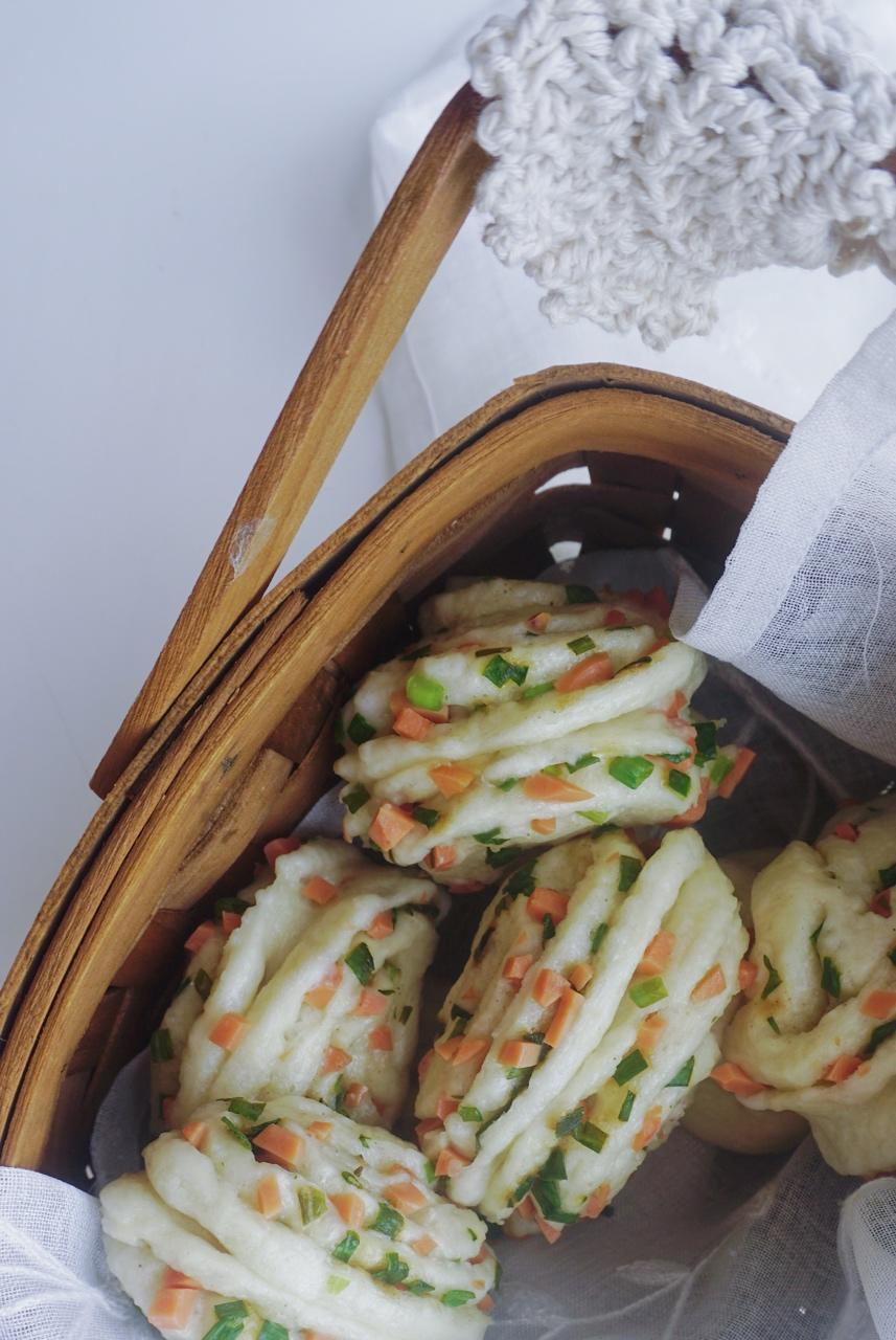 最好吃的火腿葱香花卷—附让葱不变黄的小窍门