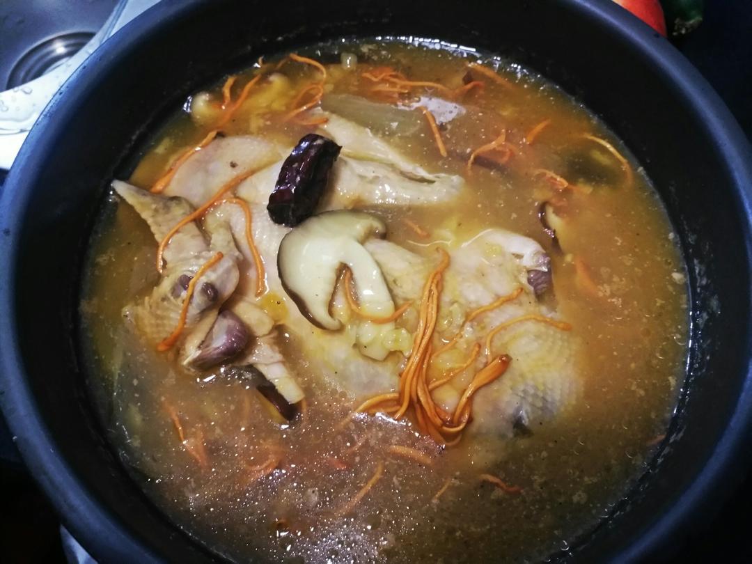 参鸡汤（Samgyetang）