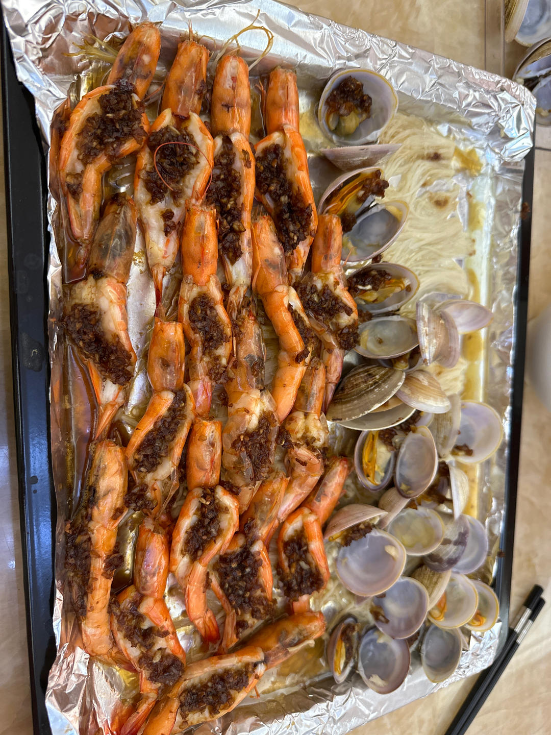 蒜蓉金针菇烤花蛤虾