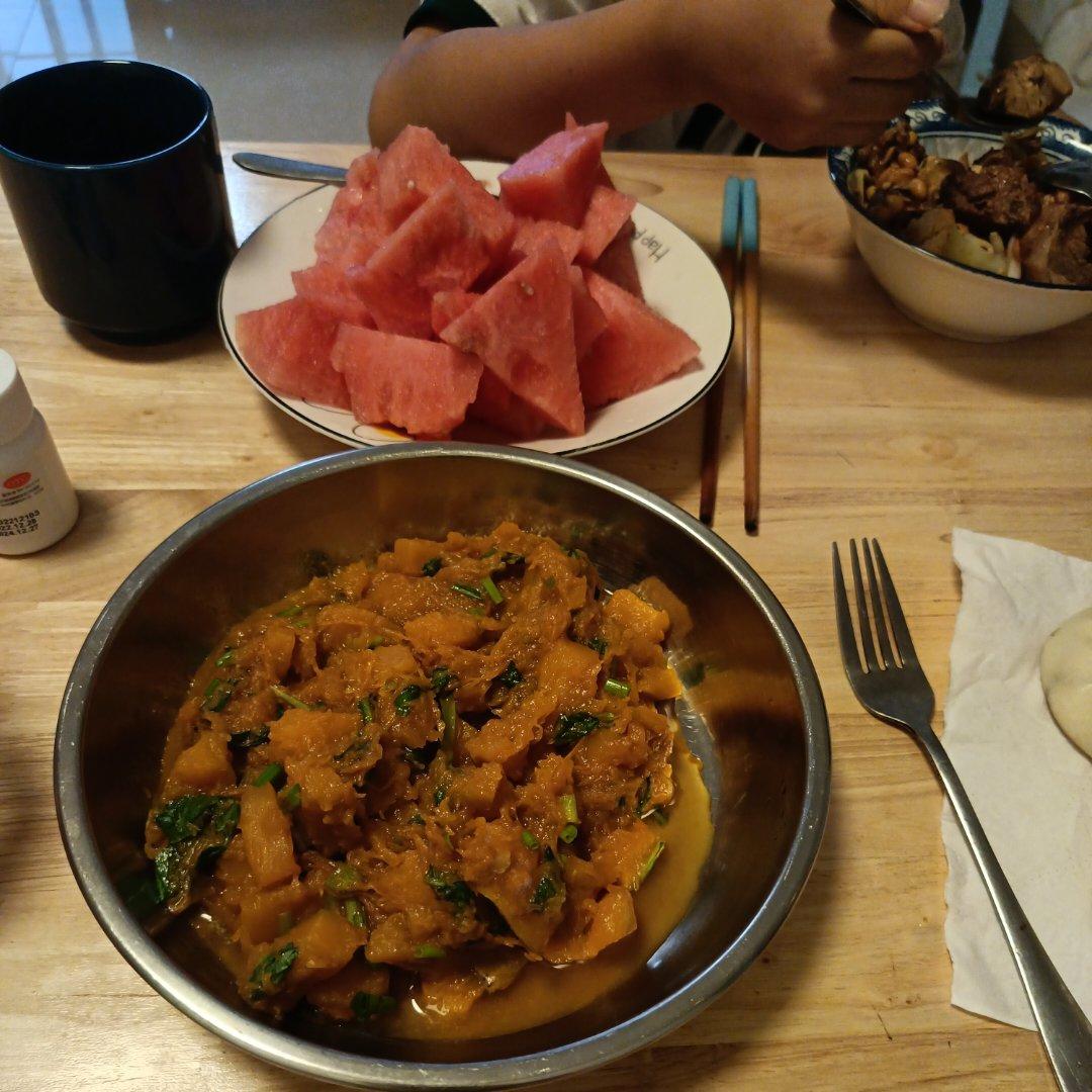 猪肉都不换的焖南瓜～吃起来糯糯甜甜咸咸的！
