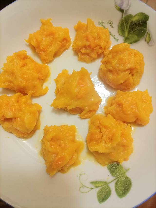 xinyu做的红薯饼2种吃法