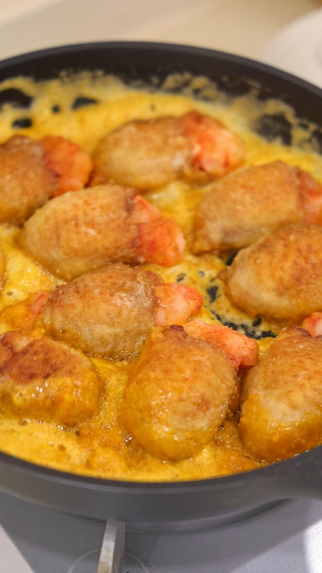 咸蛋黄鸡翅包虾滑