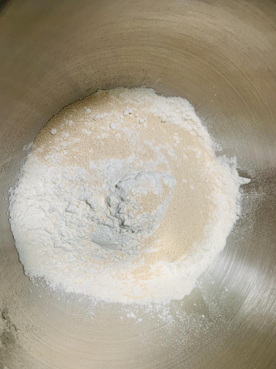 纯奶手撕吐司的做法 步骤1