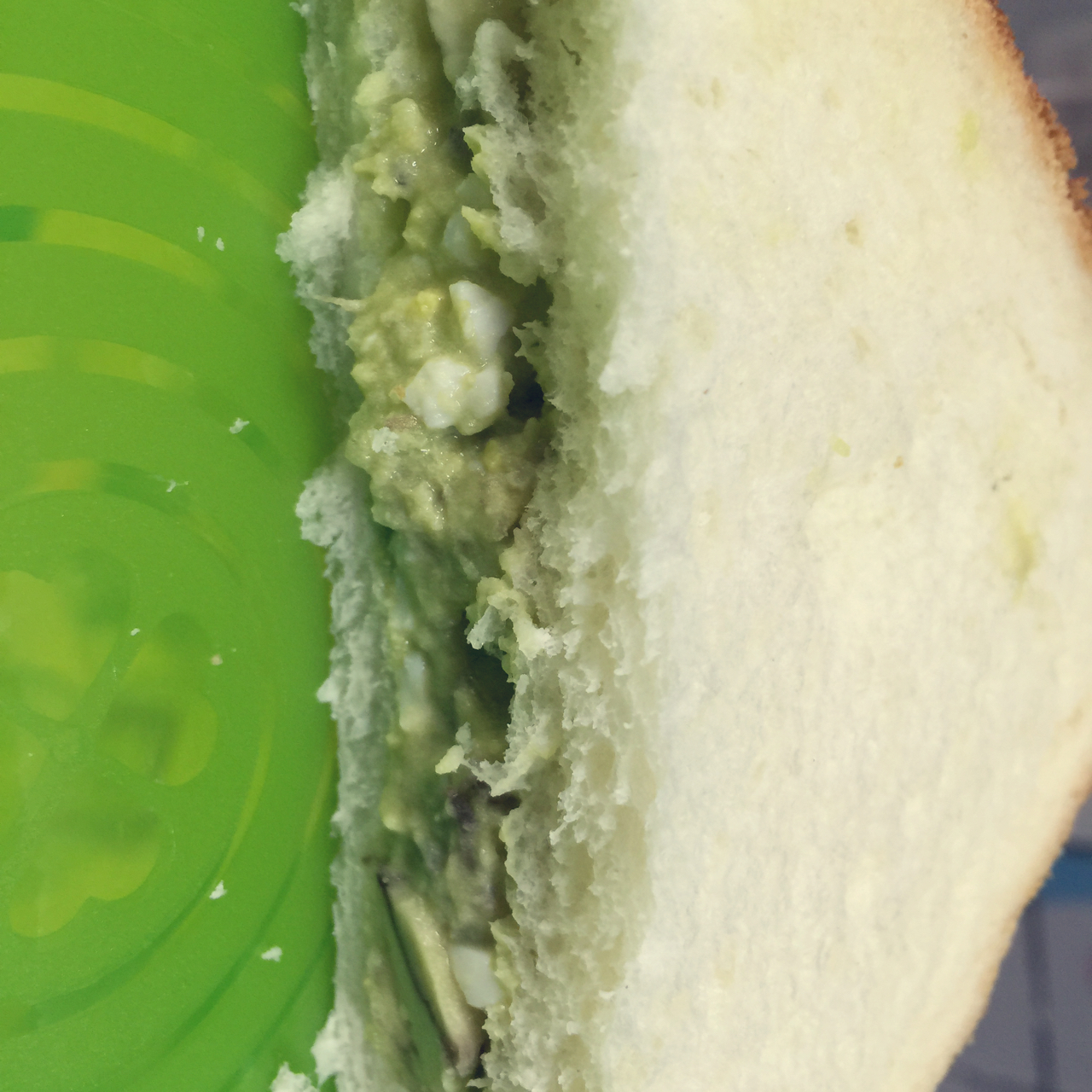 牛油果鸡蛋三明治