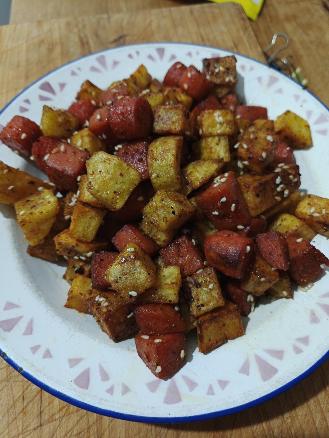 香辣孜然土豆火腿肠～秒杀烧烤店！！