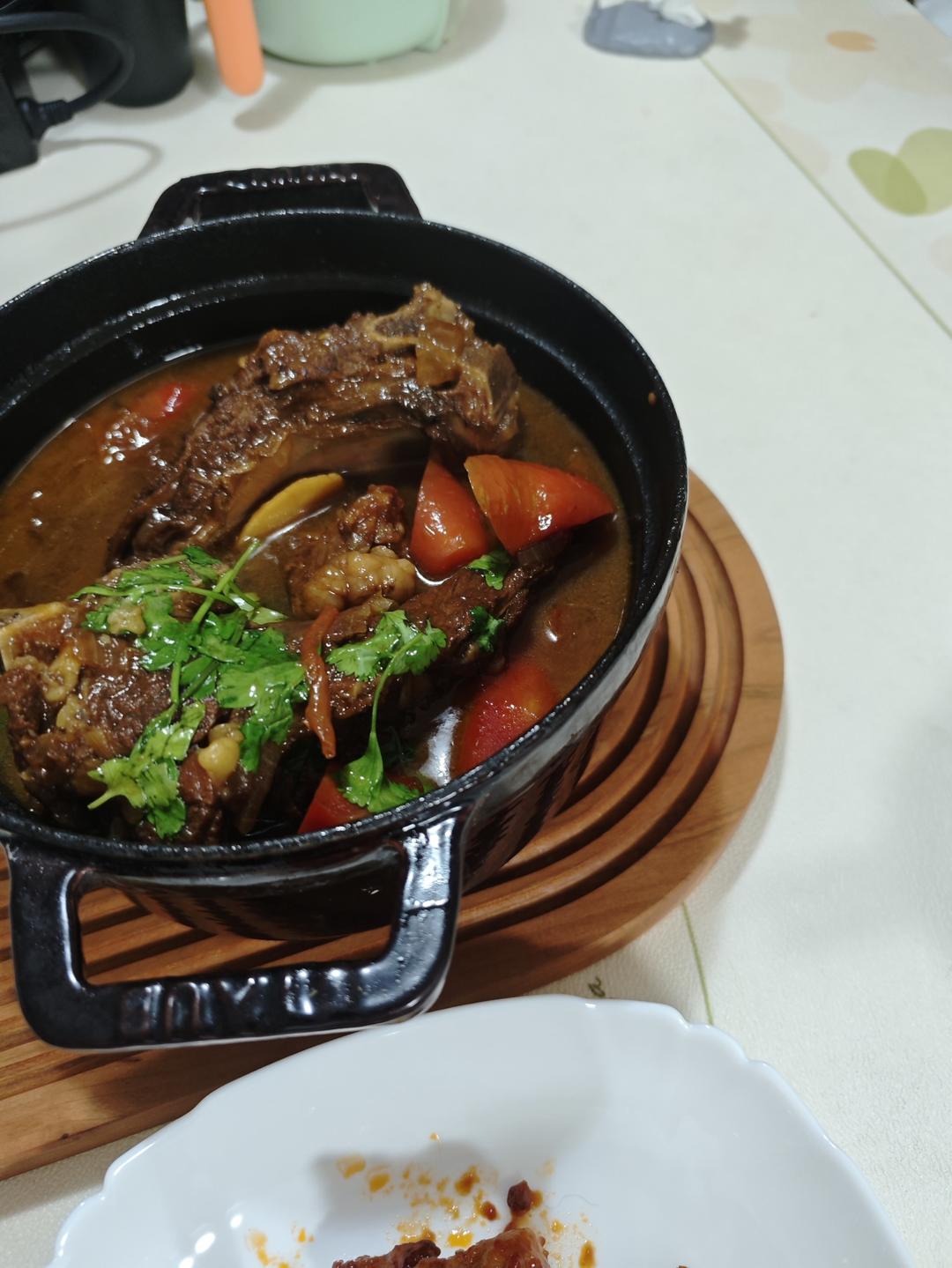 不加任何香料的红烧牛肋排段