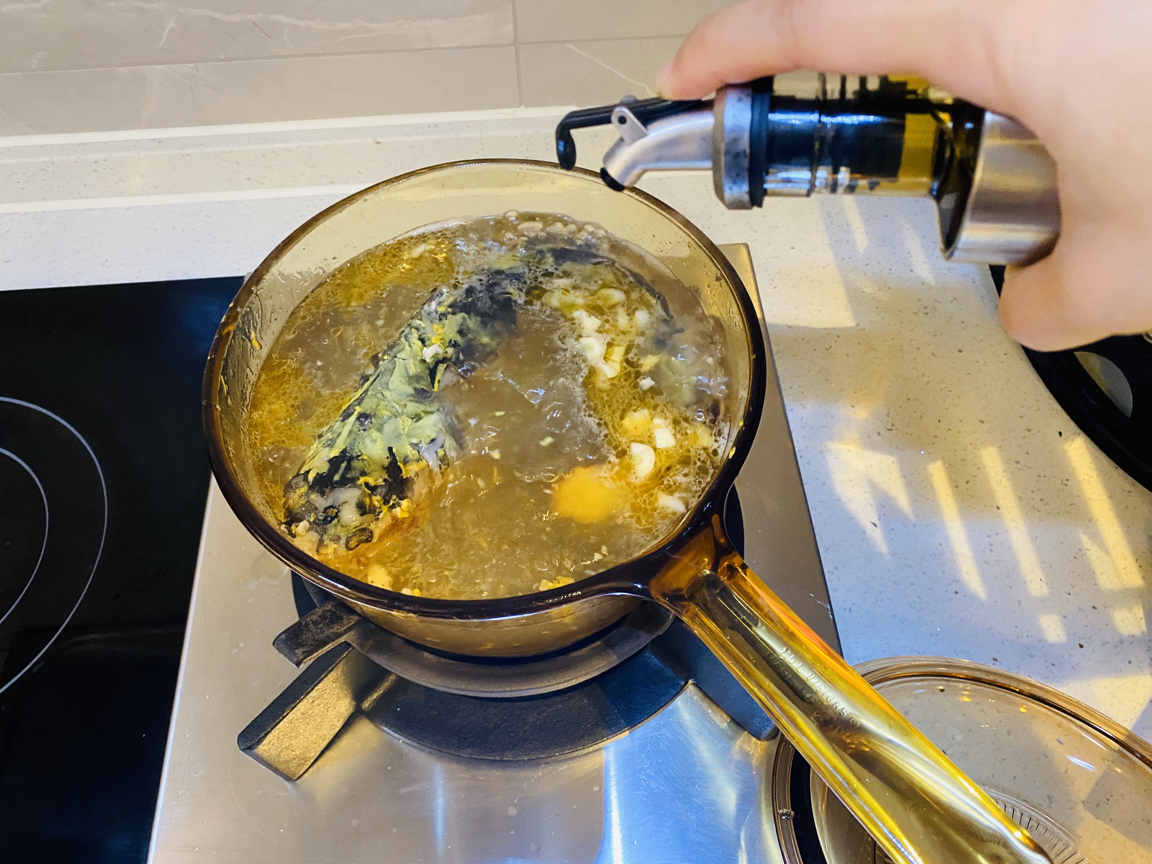 汤白油黄的昂刺鱼豆腐汤（内附豆腐完美脱“外套”教程）的做法 步骤19
