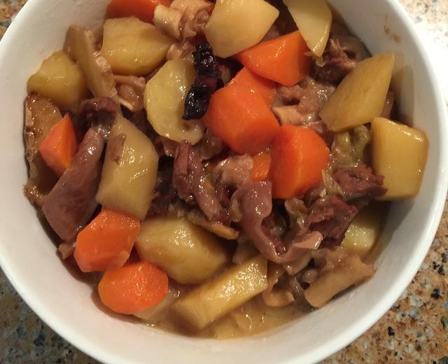 红萝卜土豆炖牛肉的做法