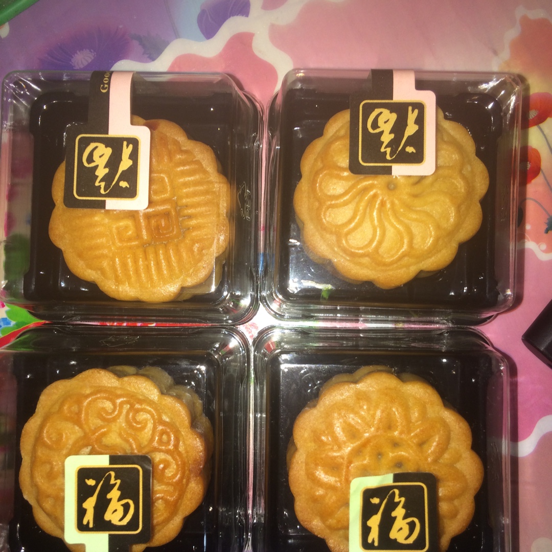 广式月饼—蛋黄莲蓉月饼