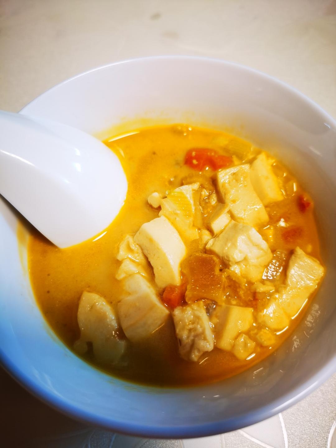 营养又鲜香的咸蛋黄豆腐煲