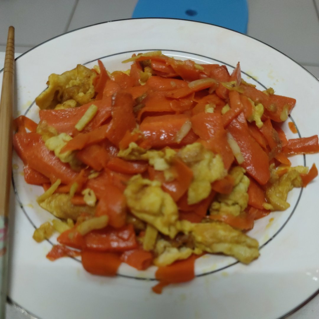 （五分钟菜谱）胡萝卜蒜苗炒鸡蛋