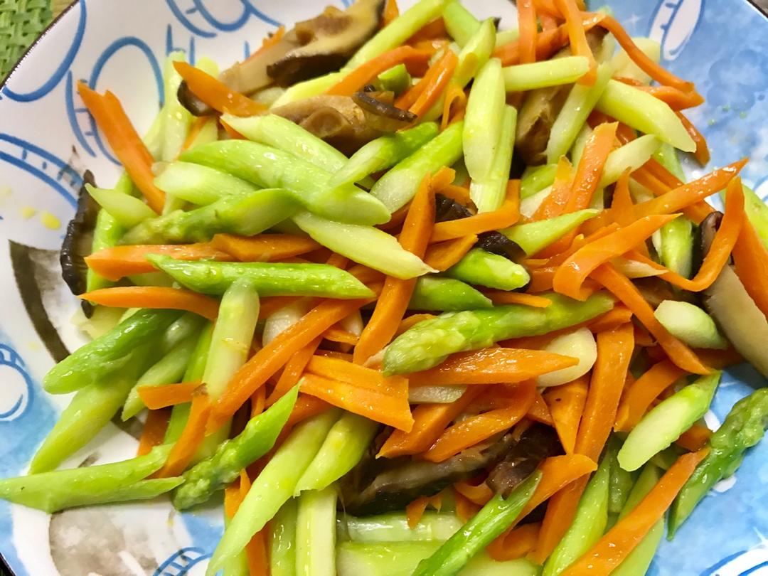 芦笋胡萝卜香菇小炒