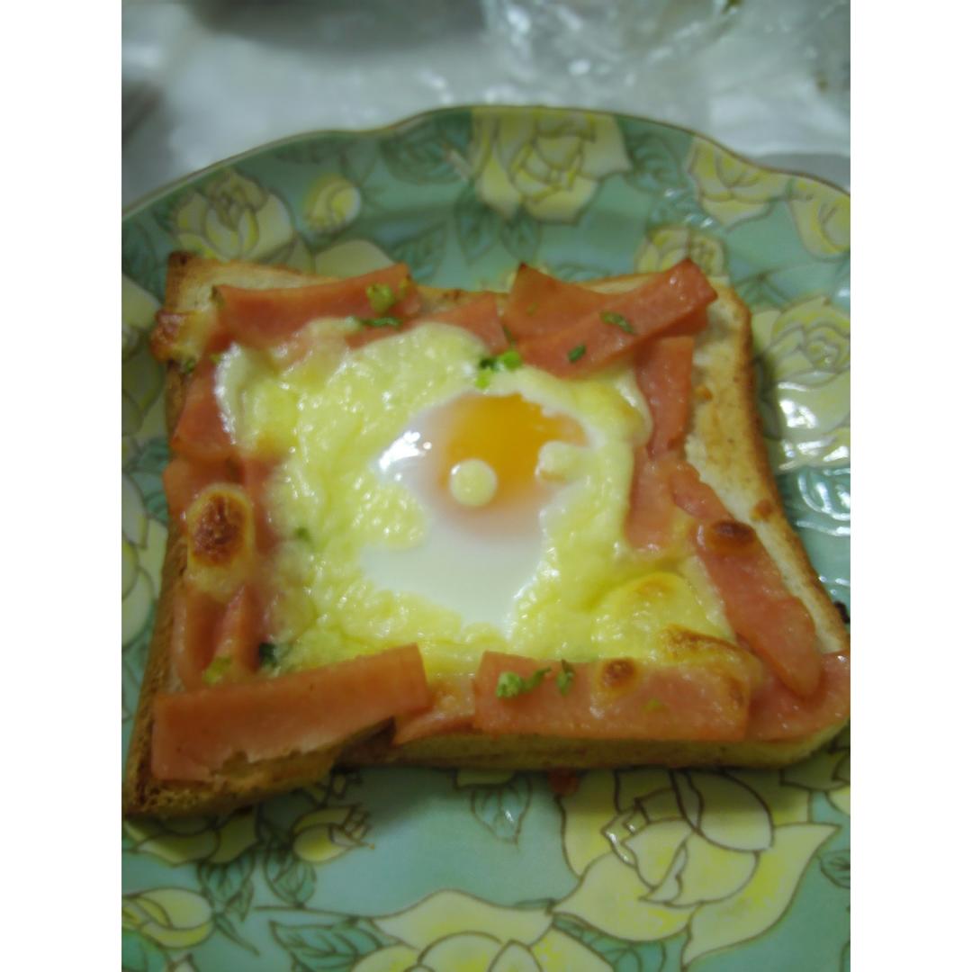 鸡蛋火腿烤吐司