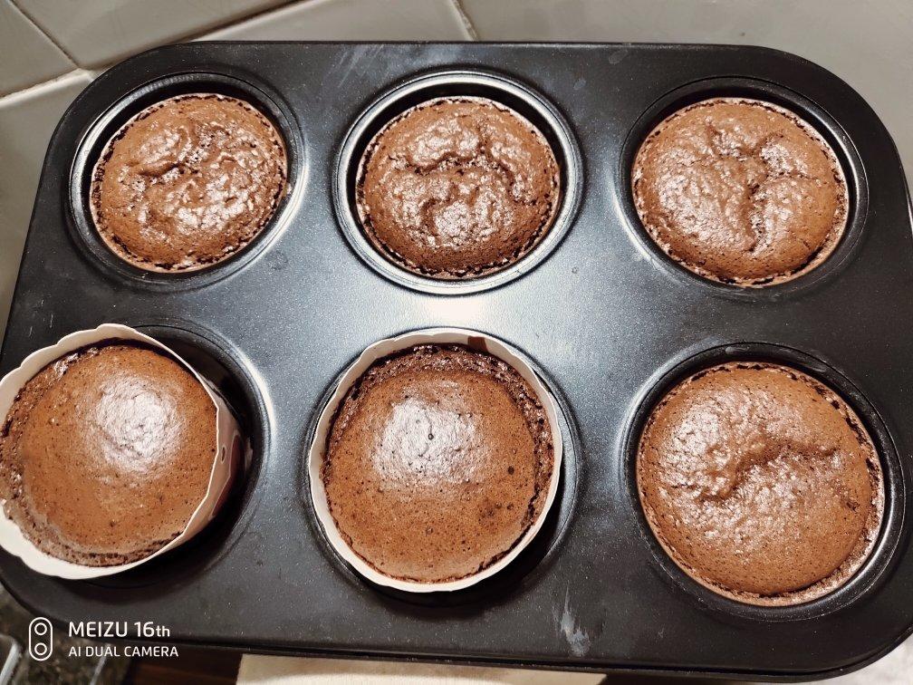 松软好吃又不回缩的可可杯子蛋糕