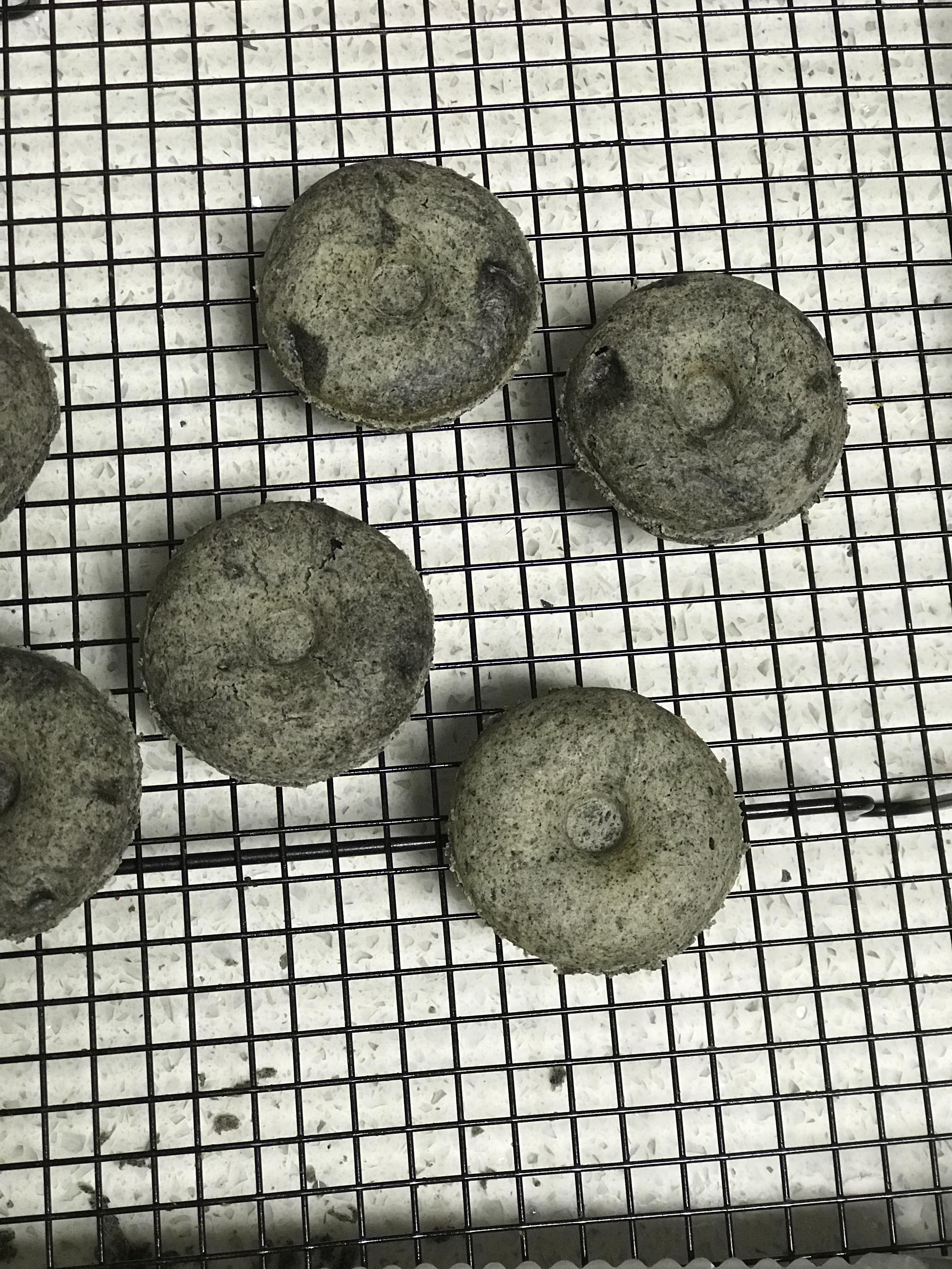 黑芝麻甜甜圈发酵版的做法