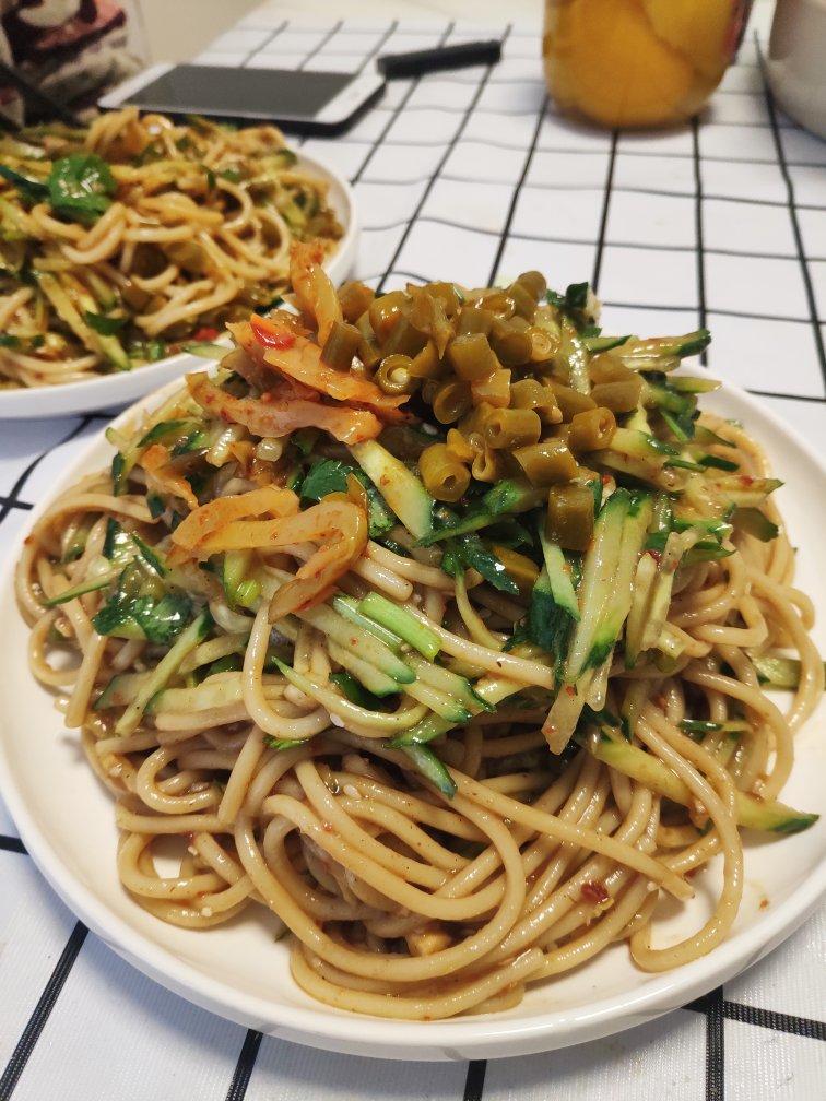 酸辣凉拌面