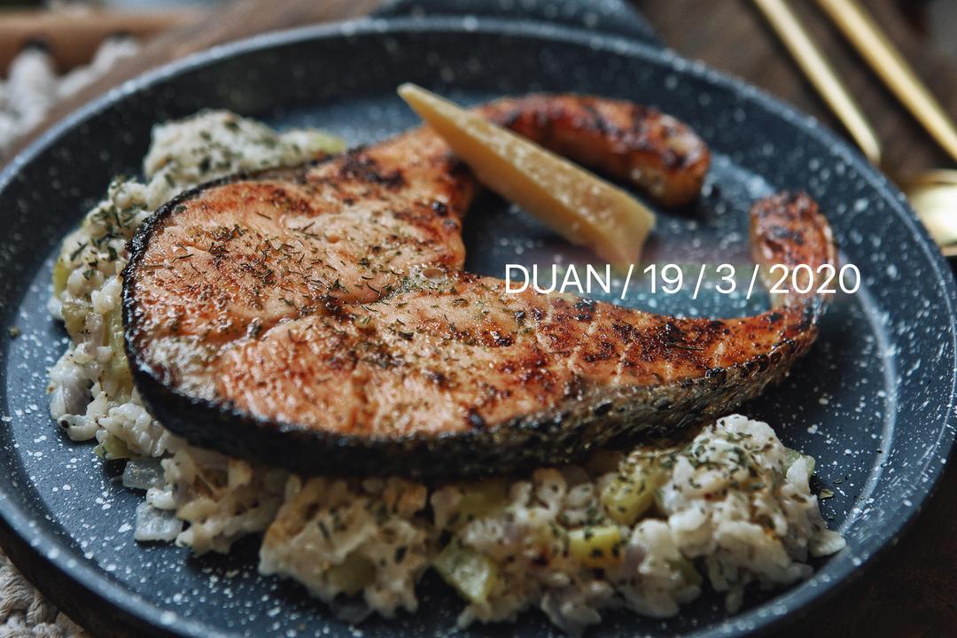 秘制香煎三文鱼佐奶油炖饭