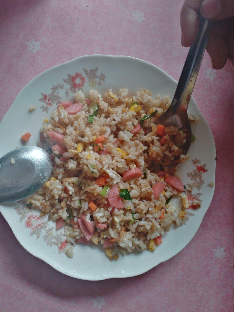 鸡蛋青豆炒米饭