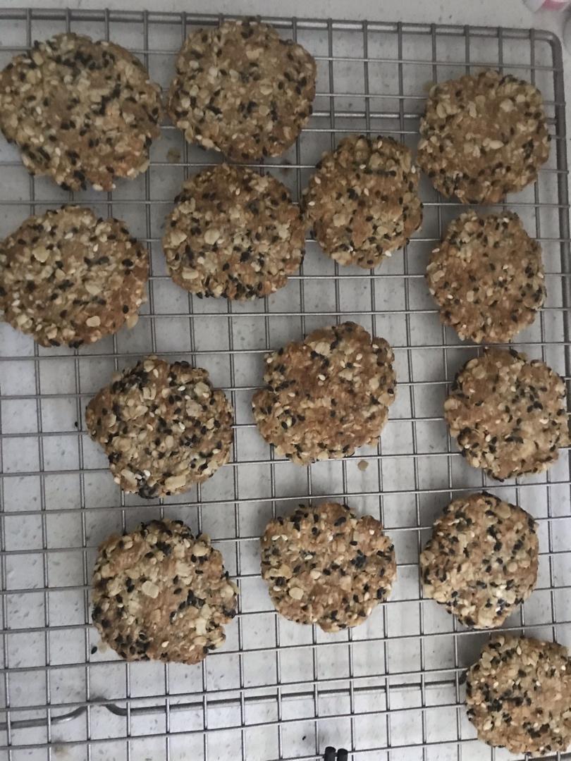 素食:有机燕麦芝麻大饼干