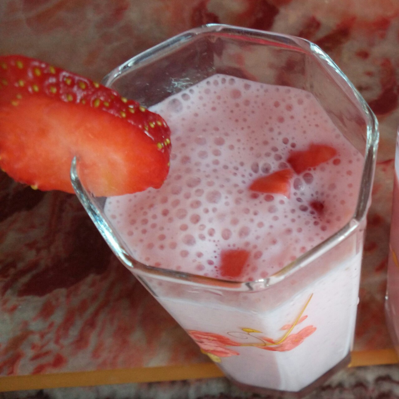 安分 守己做的草莓酸奶