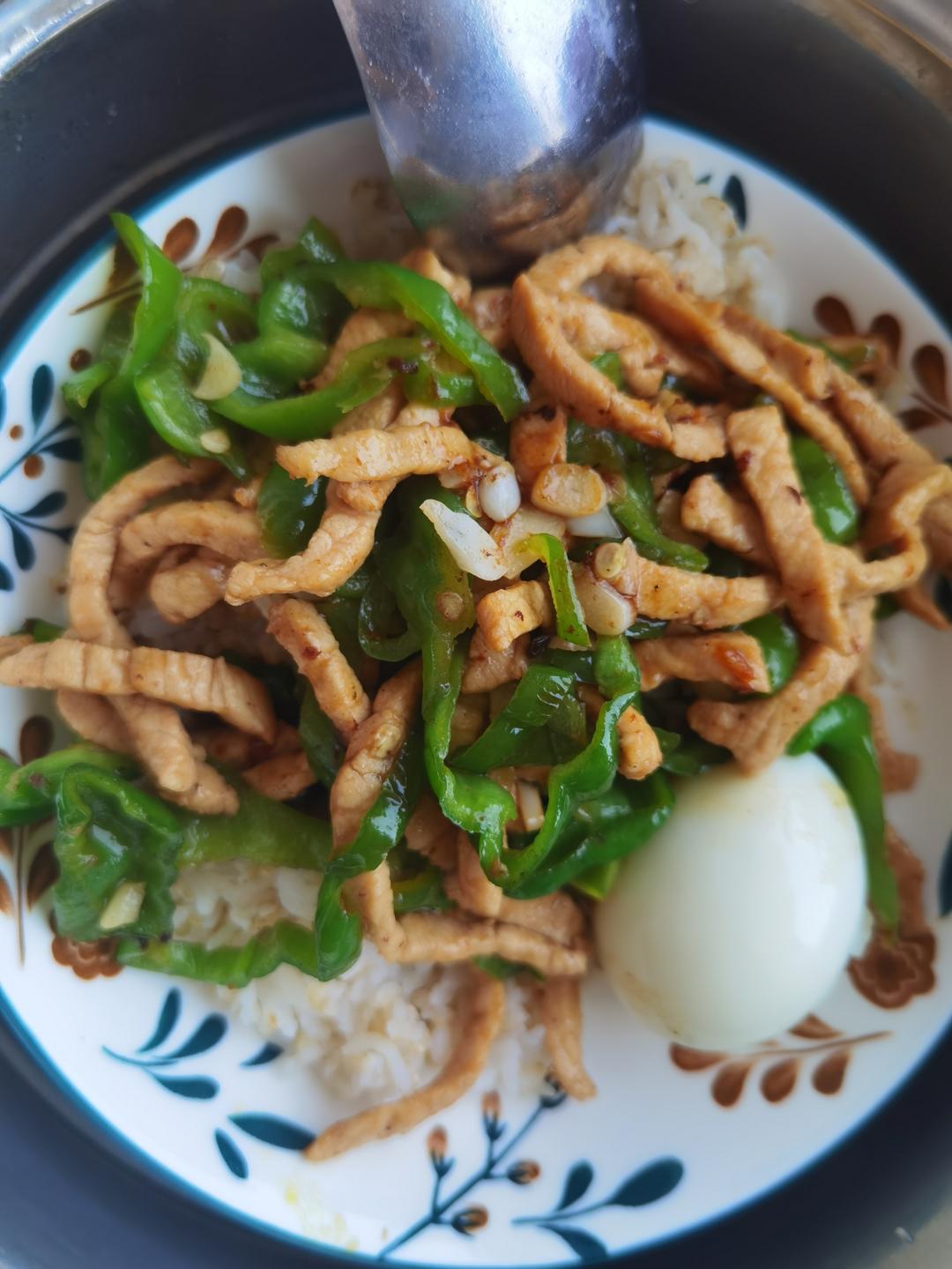 ‼️好吃到舔盘的青椒肉丝盖浇饭