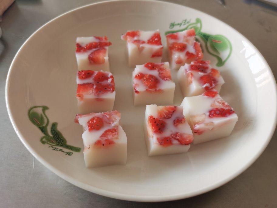 美炸天的红颜椰奶冻（草莓椰奶冻）
