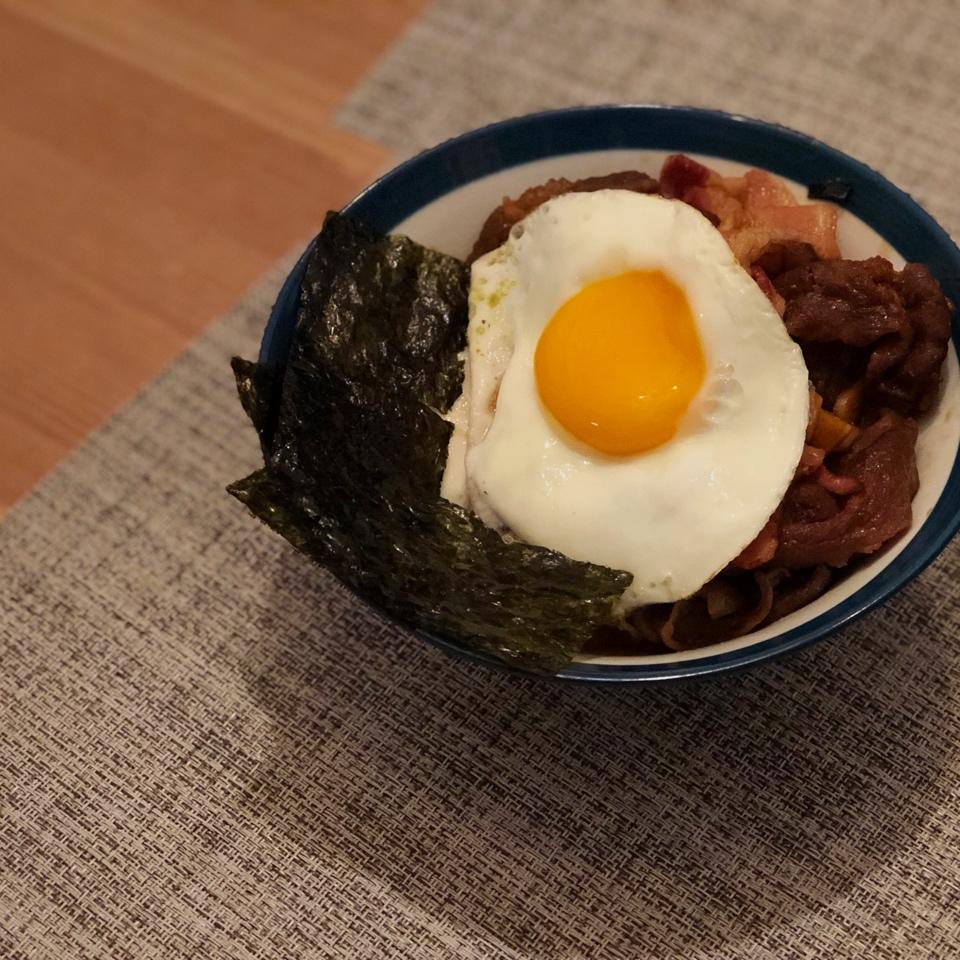 【温泉蛋肥牛盖饭】