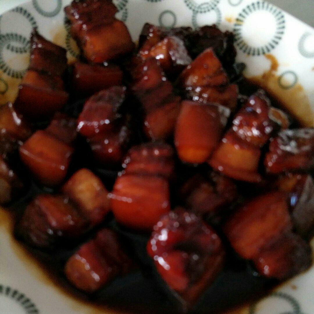 吃着碗里望着锅里的红烧肉