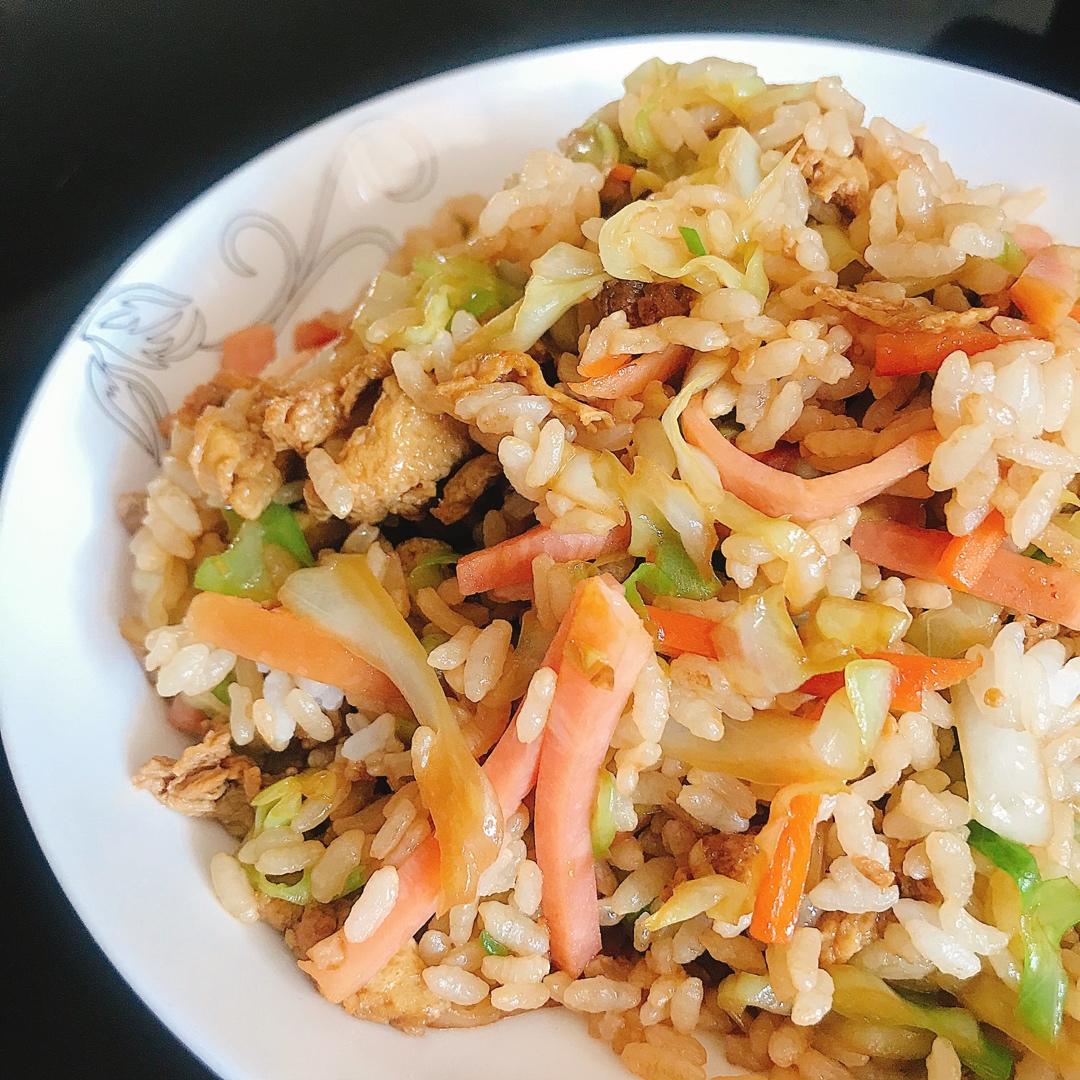 圆白菜酱油炒饭
