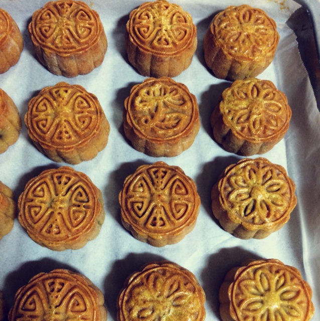 广式月饼－－蛋黄豆沙月饼