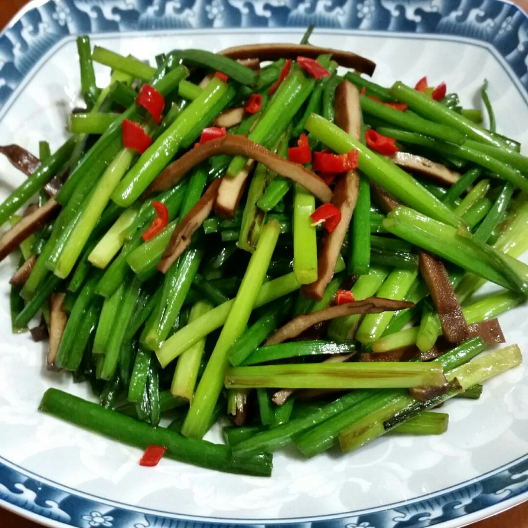 韭菜苔炒香干