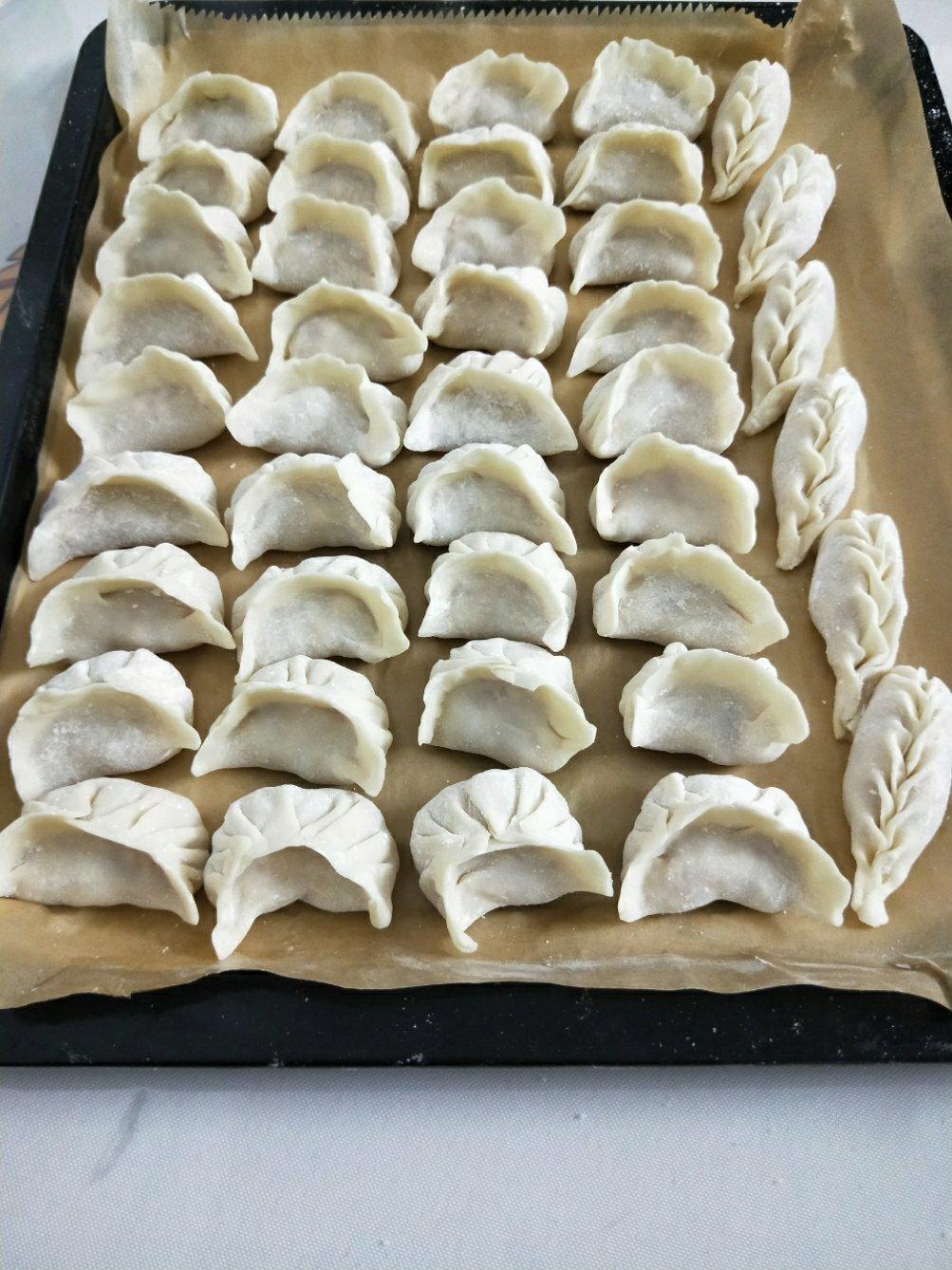 韭菜猪肉饺子(最简单最好吃又最多汁的饺子)