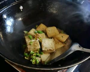 臭豆腐炒青椒的做法 步骤8