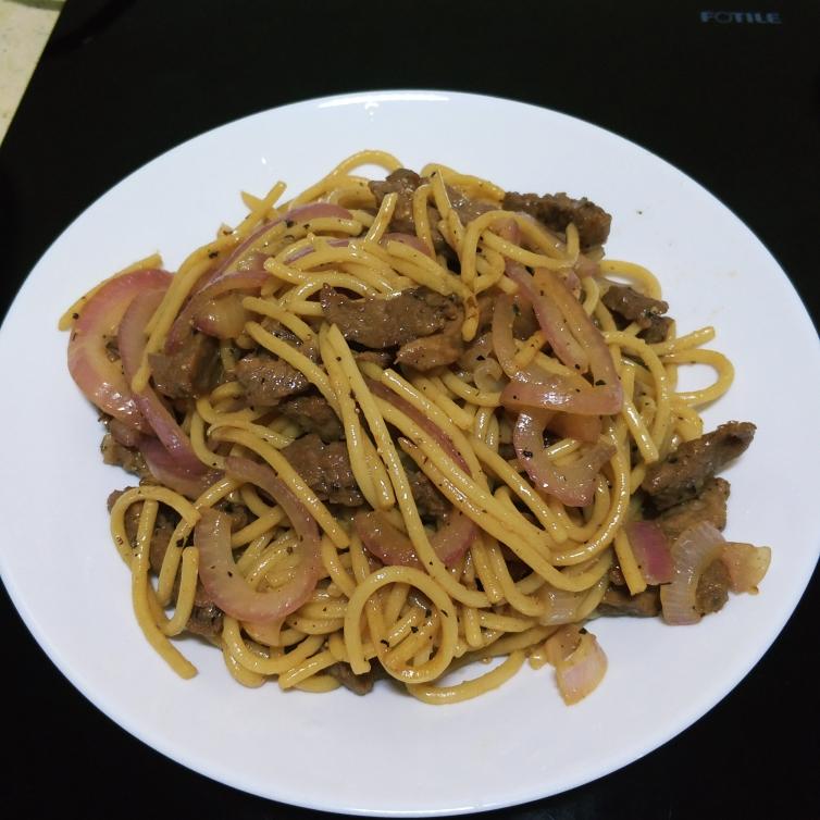 黑椒牛肉炒意粉