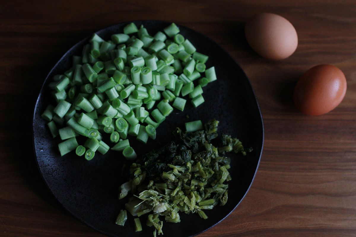 四季豆咸菜炒蛋的做法 步骤1
