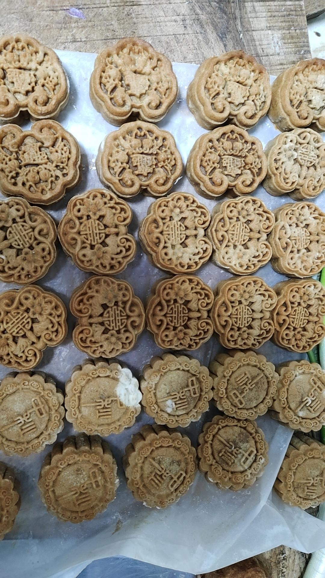 广式月饼—蛋黄莲蓉月饼