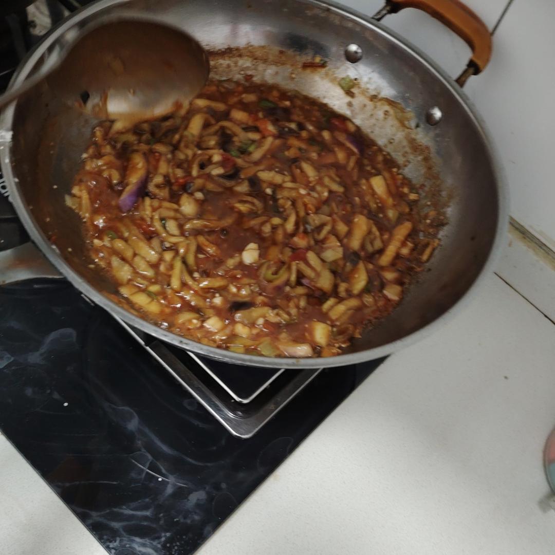 红烧茄子（佐西红柿尖椒）