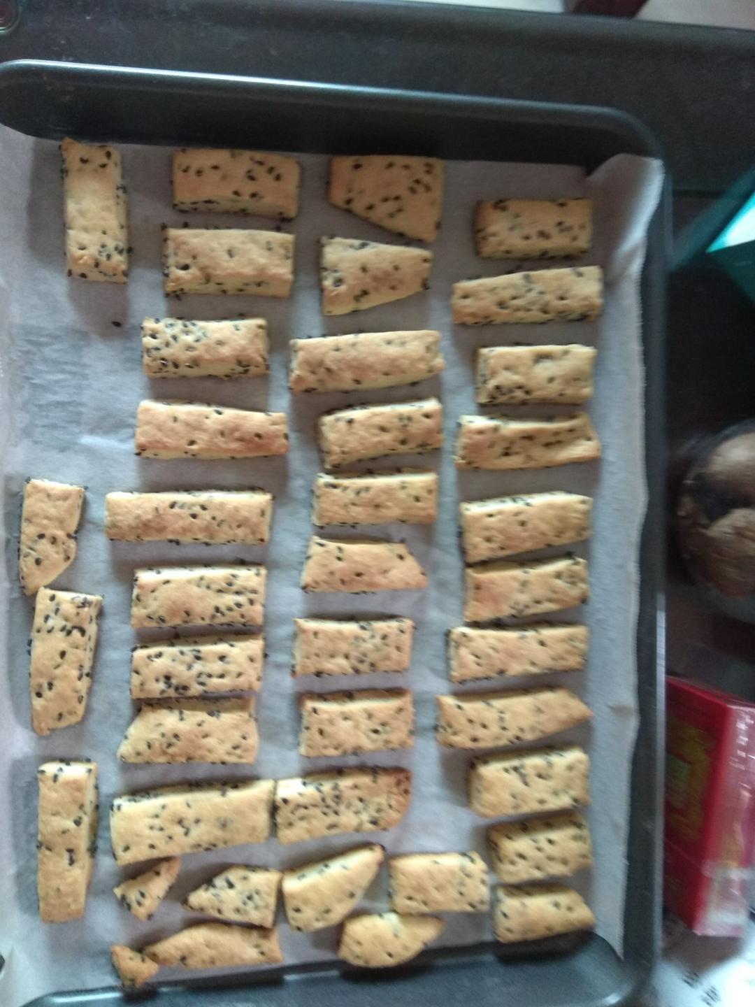 多余打发奶油的用法：香脆芝麻饼干