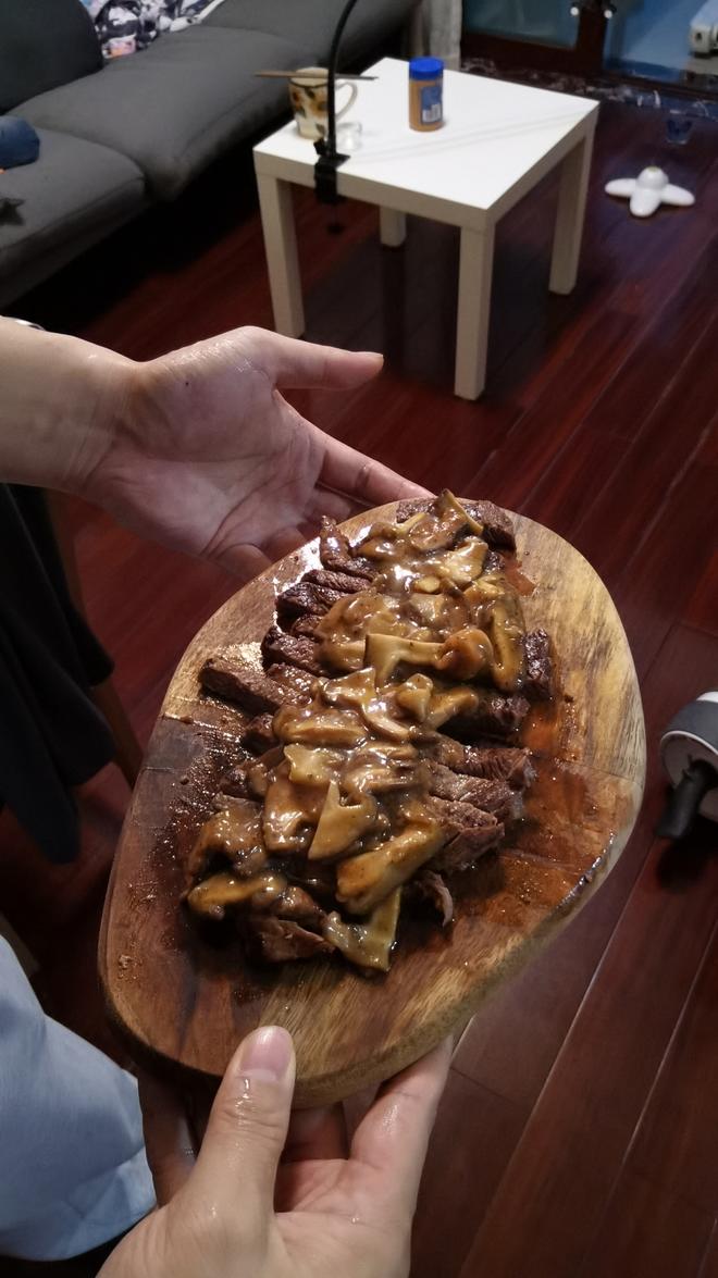牛肉系列2—牛排的绝配，独家秘制牛排蘑菇酱的做法