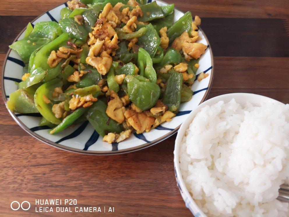 超级下饭菜青椒炒鸡蛋