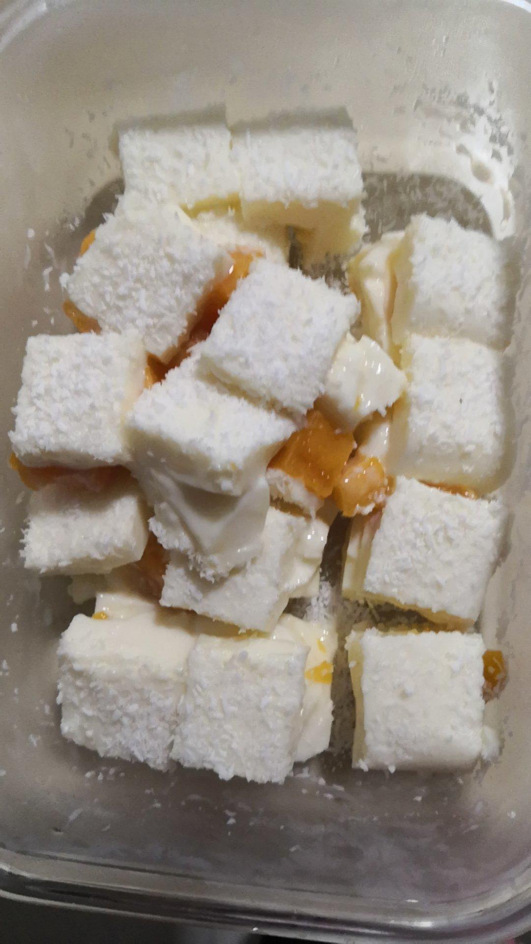 不用烤箱的小甜品 牛奶草莓小方（踏雪寻莓）