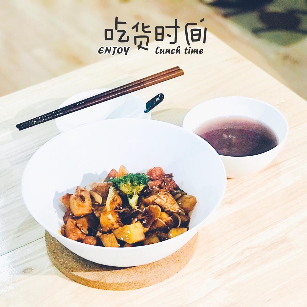 “独家”超级好吃😘一个人的饭食🥳“土豆黄焖鸡➕白米饭🍚”