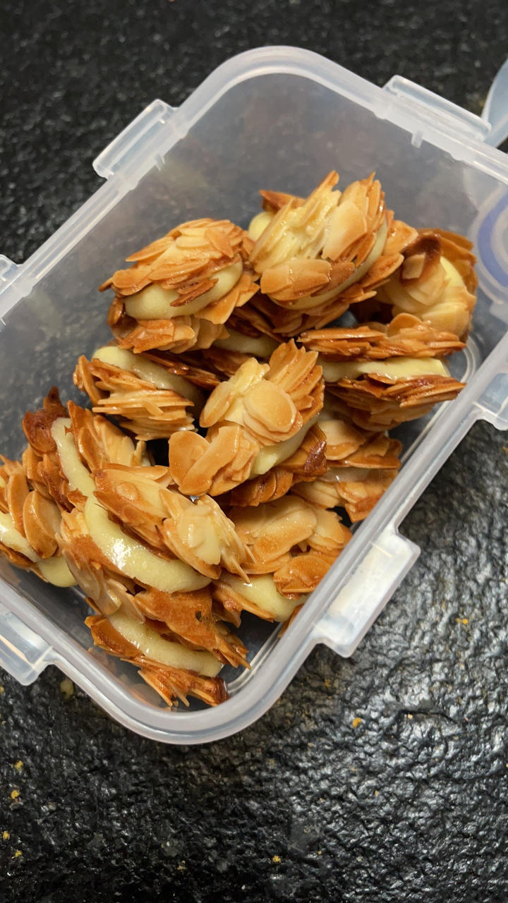 新年伴手礼系列！牛轧杏仁瓦片酥！