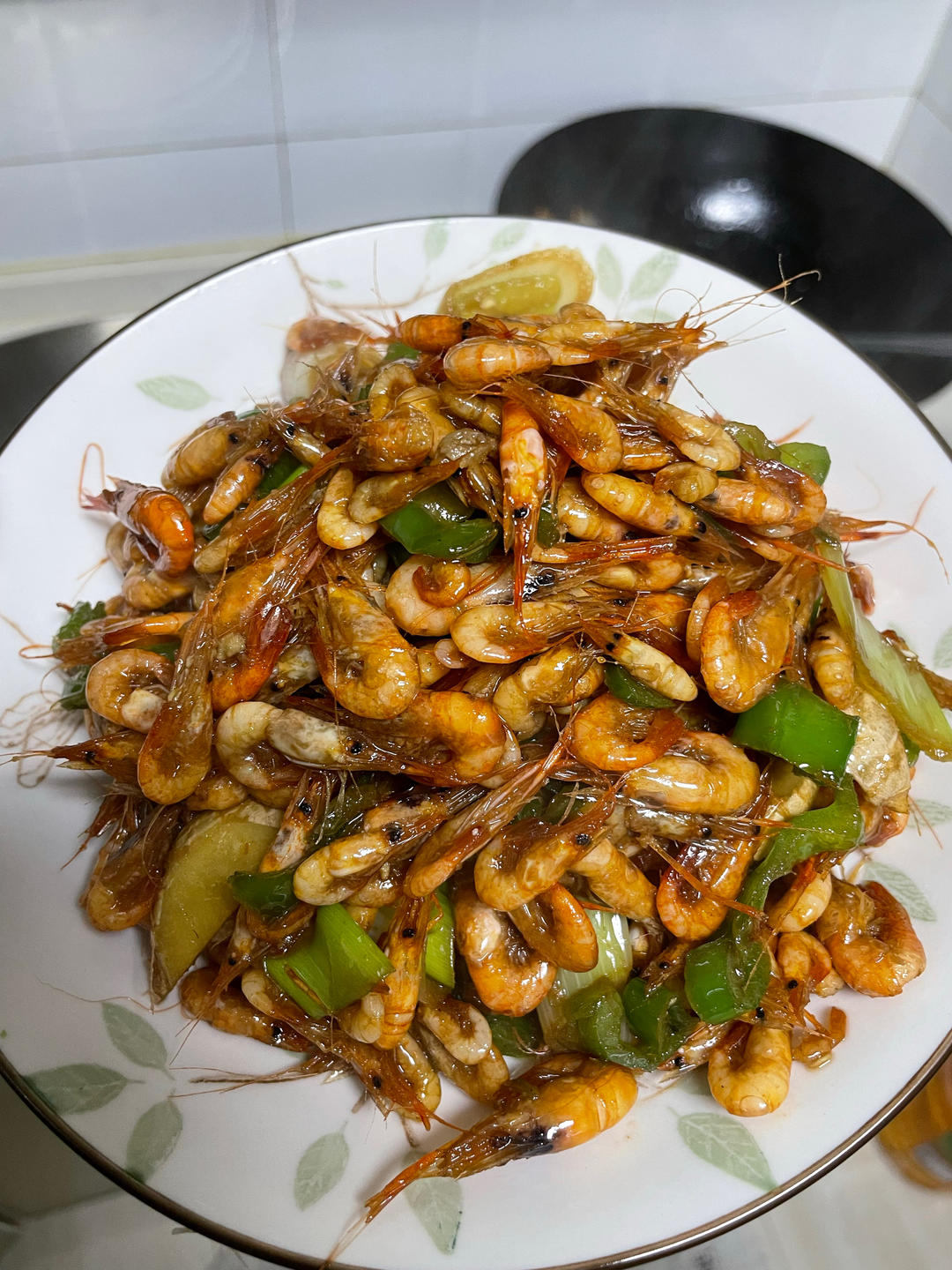 厨师长教你：“油爆小河虾”的家常做法，壳脆肉嫩，汤汁饱满