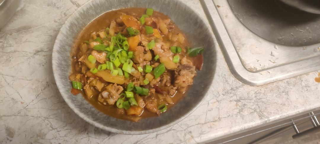 厨师长教你：“番茄土豆烧鸡腿”的下饭做法，咸鲜微酸，家常美味
