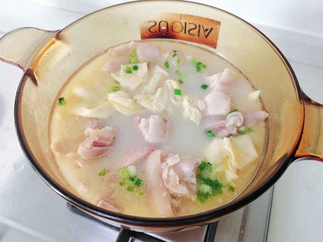 奶白色的腌笃鲜